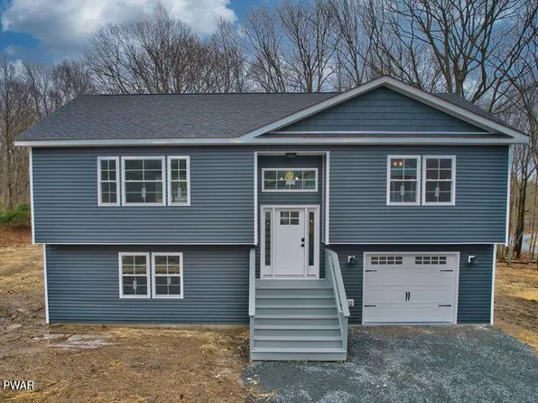 800 Main Ct, Hawley, PA 18428