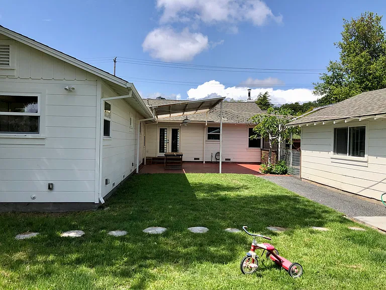 1052 Vallejo St — Photo 14