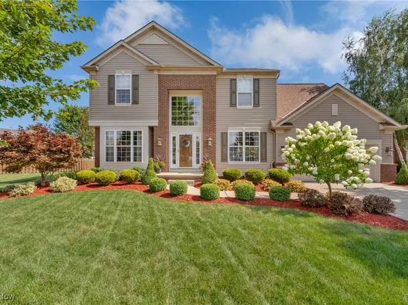 9339 Calista Dr, North Ridgeville, OH 44039