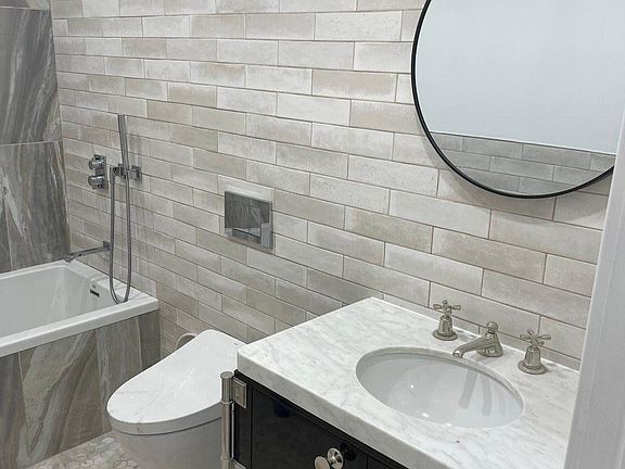 5th image of 4004 Victory Blvd #1