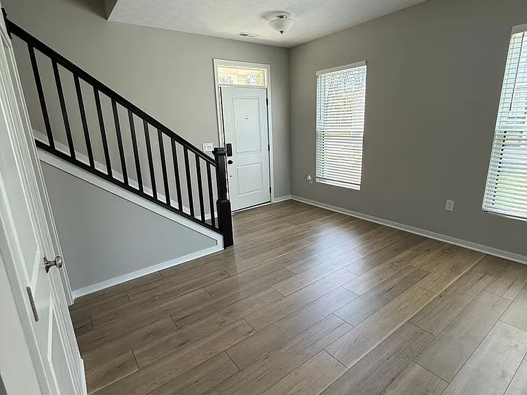 6053 Miranda Ln — Photo 3