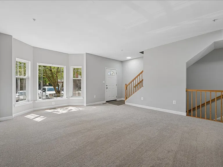 1004 Collindale Ave — Photo 4