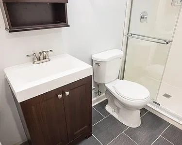 2910 W Touhy Ave — Photo 3