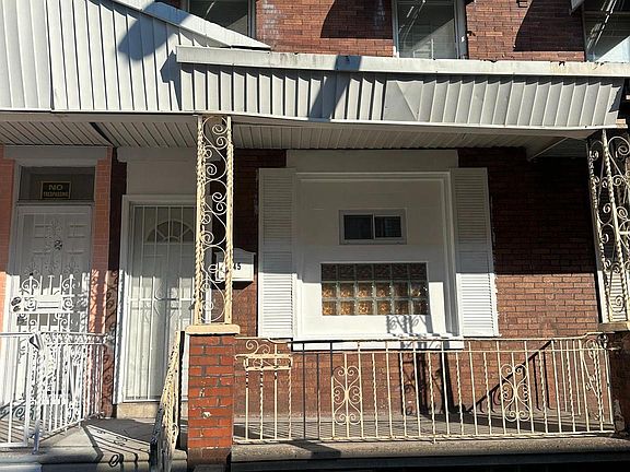 2nd image of 745 E Madison St