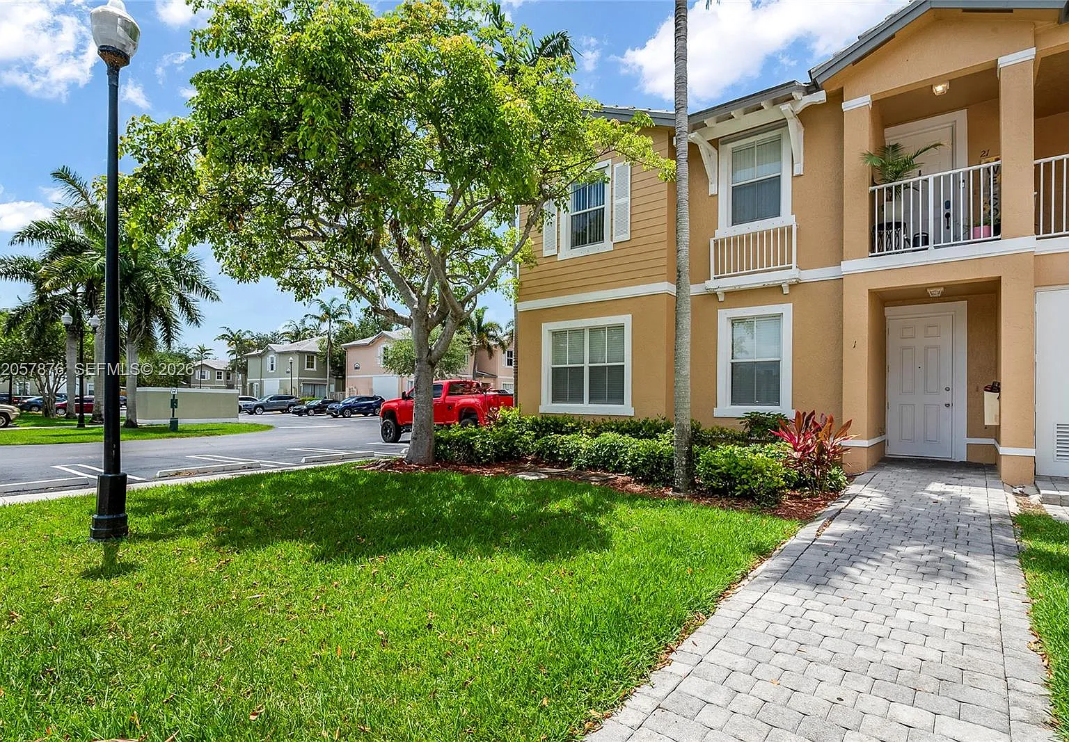 3 bed, 1151 sqft, $2,100 — Photo 1