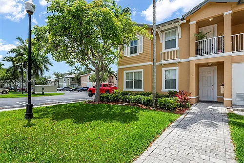 230 SE 29th Ave #1 Photo 1