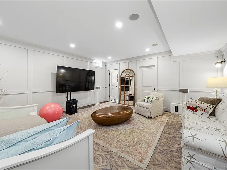 227 Rice Rd — Photo 36