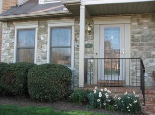 545 Cobblestone Ln, Lancaster, PA 17601