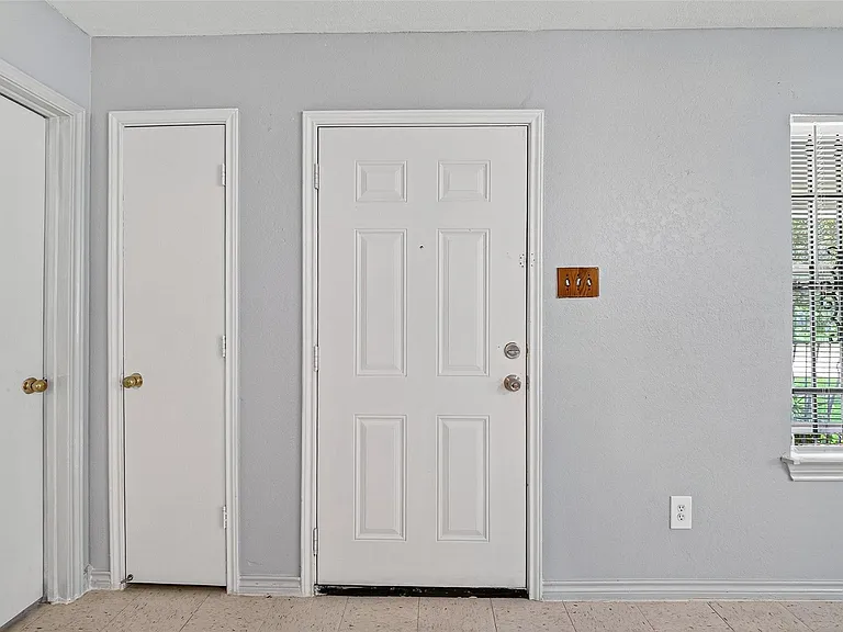 11411 Roandale Dr — Photo 6