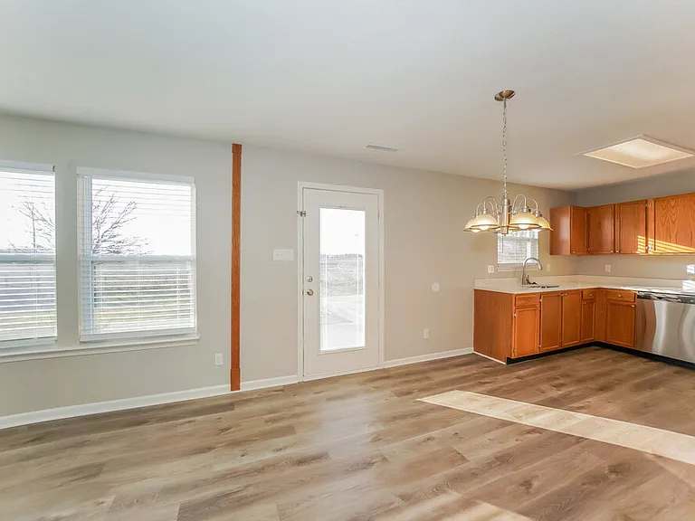 333 Sunburst Ln — Photo 5