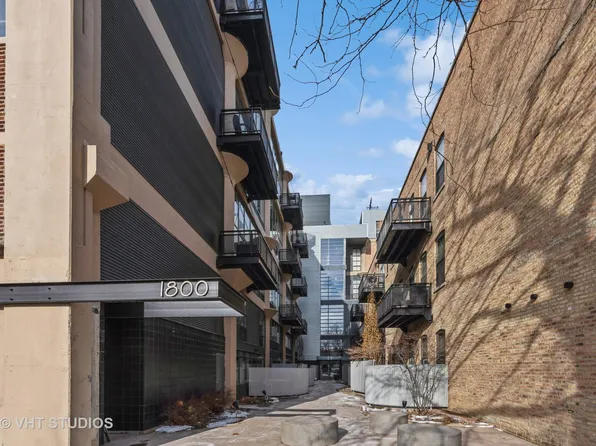 1800 W Grace St APT 311, Chicago, IL 60613