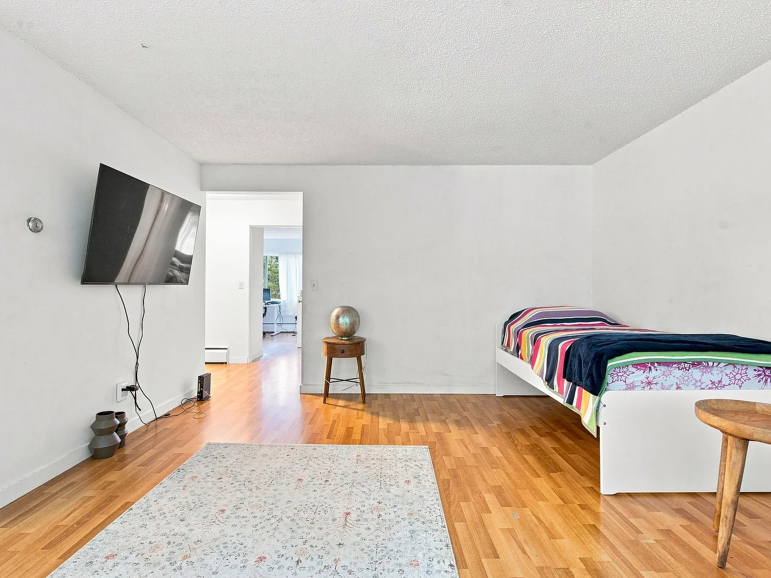 2 bed, 952 sqft, $2,700 — Photo 2
