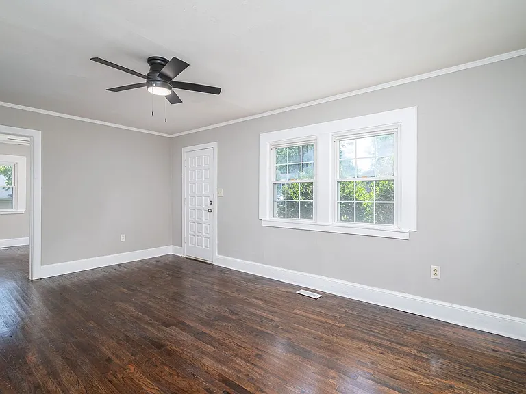 913 Edgemont Ave — Photo 3