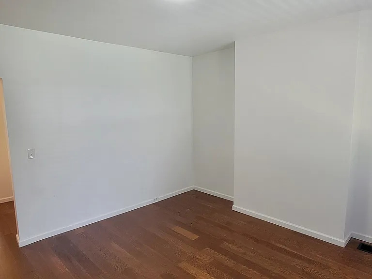 4313 Stanley St — Photo 3
