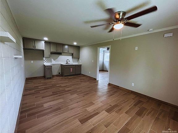 2nd image of 820 Redwood Ave #1