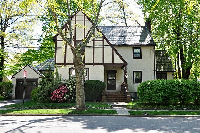 1st image of 2 Chesterwood Ave