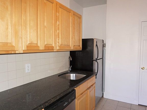5th image of 901 Washington Ave #K6