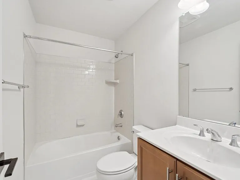 812 Hoopes Ln — Photo 2