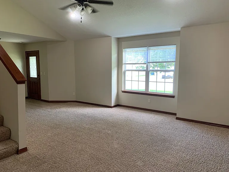 2027 Marigold — Photo 3