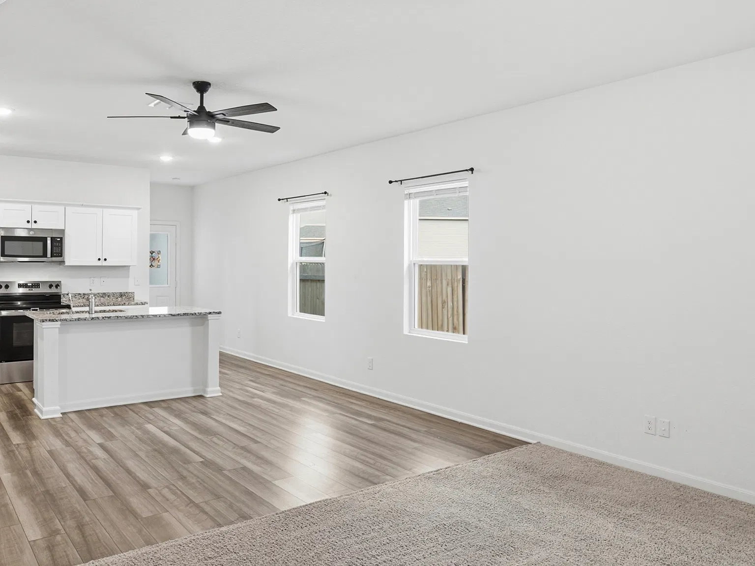 3 bed, 1401 sqft, $1,630 — Photo 2
