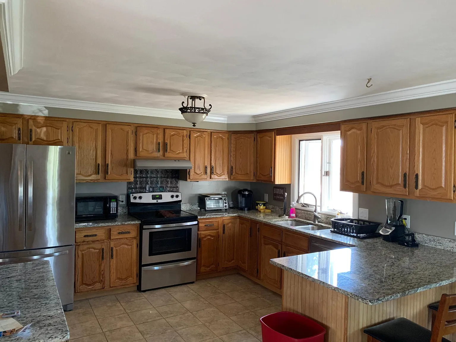 6 bed, 2340 sqft, $5,550 — Photo 4