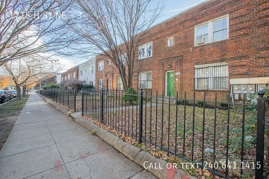 Lovely 1 BR/1 BA Apartment in Carver Langston! Move in by 9/1/2026 and receive $300 off your seco... — Photo 2
