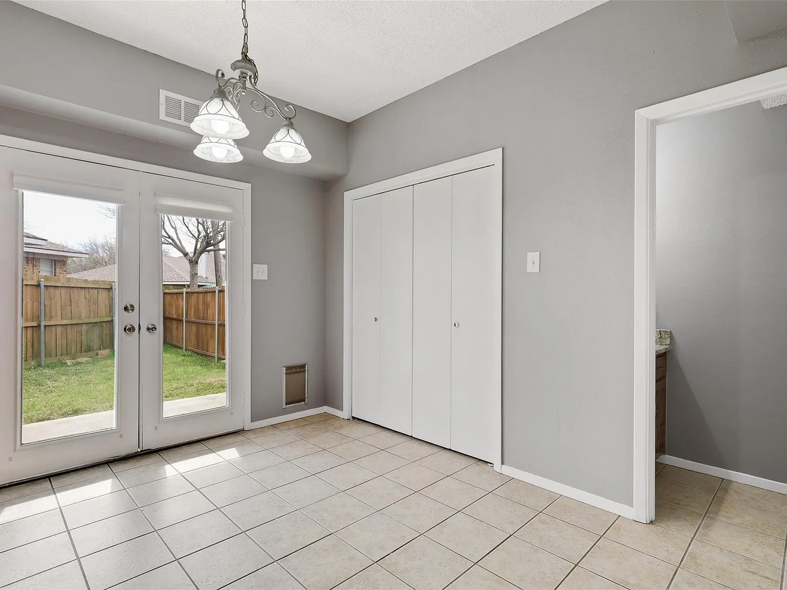 2 bed, 2.5 bath, 1260 sqft, $1,900 — Photo 4