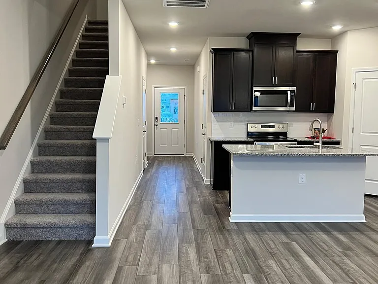 929 Field Ivy Dr — Photo 2