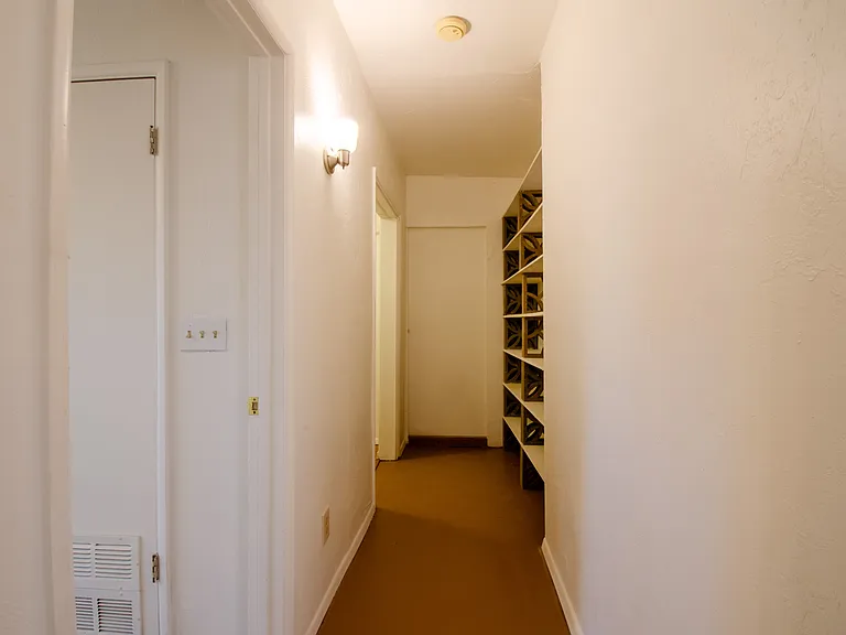 E Allen Rd — Photo 20