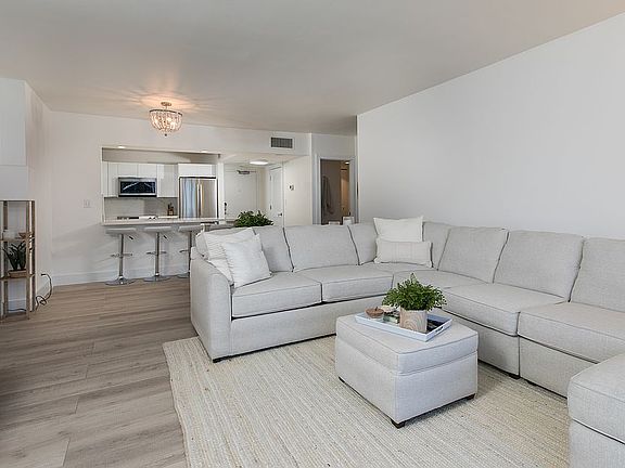 5th image of 2301 Collins Ave APT 1519