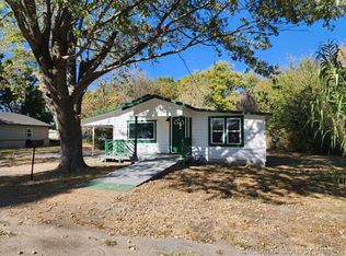 908 E Spaulding St, Checotah, OK 74426
