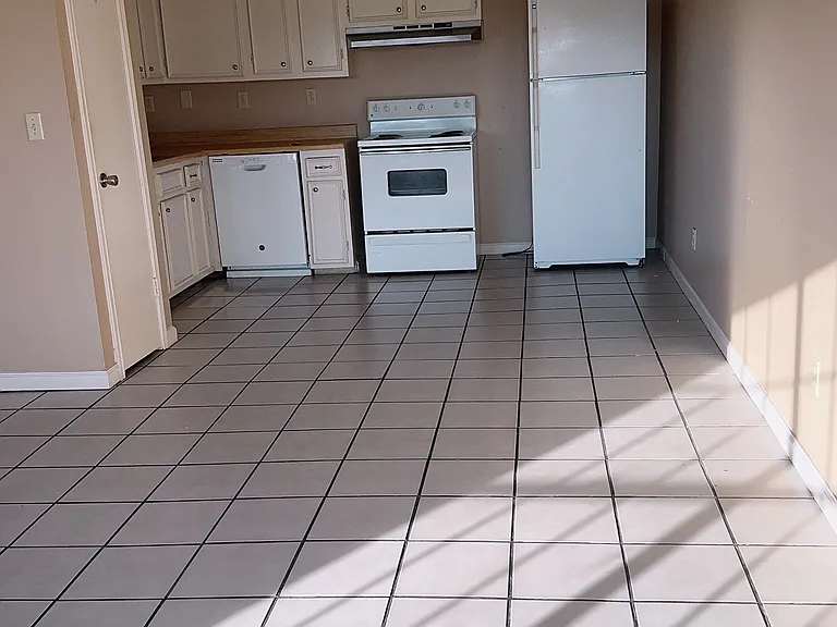 105 Tournament Blvd #22 — Photo 7