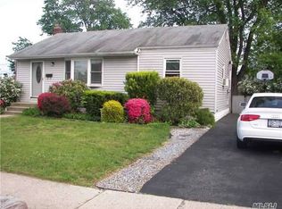 17 Ford Dr N, Massapequa, NY 11758