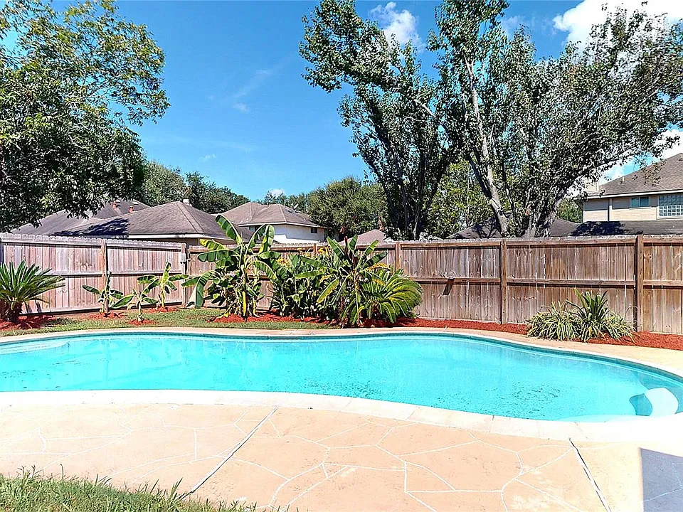 2810 White Oak Ln