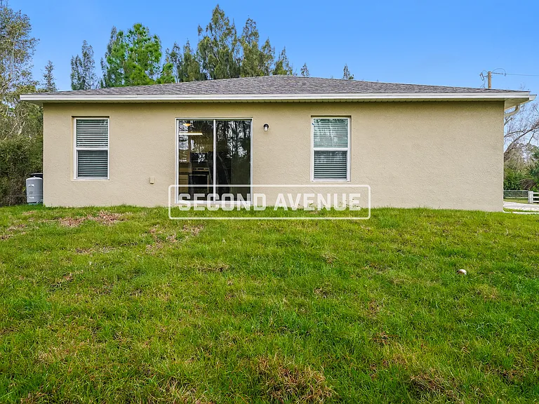 954 Pilgrim St E — Photo 15