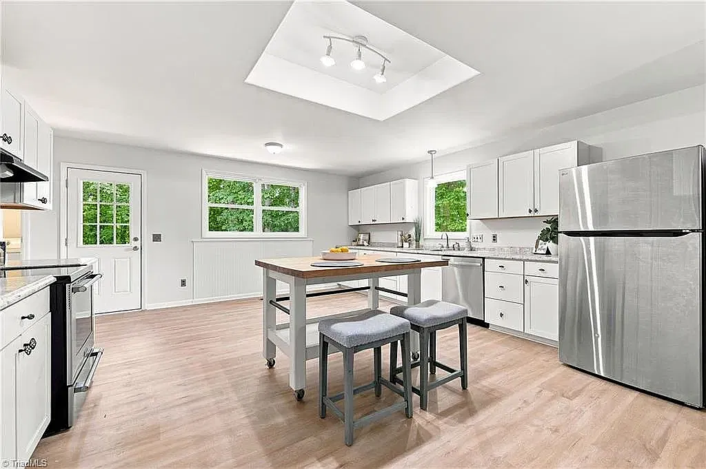 5006 Beale Avenue — Photo 4