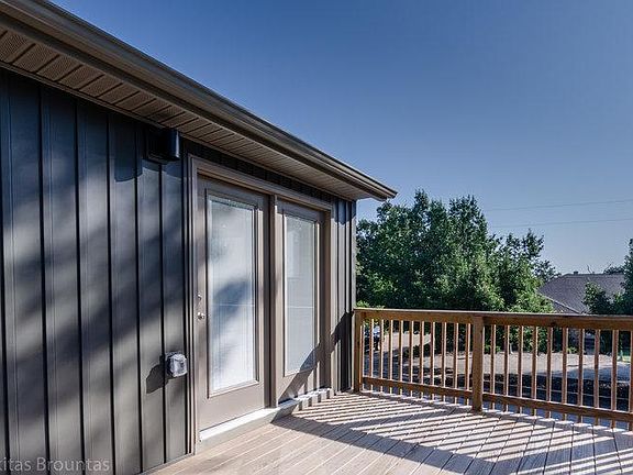 3rd image of 17 Tibberton Circle Dr
