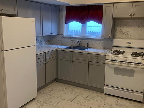 4th image of 164 Graham Ave #2