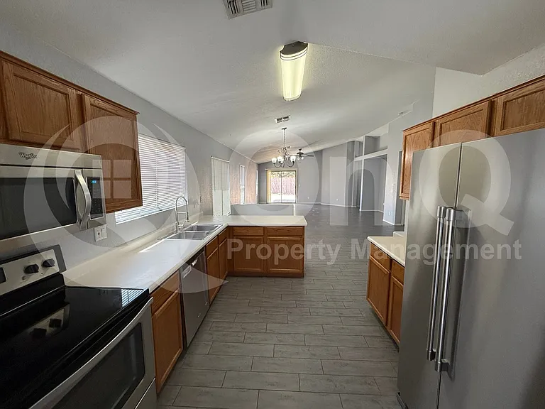 11420 W Sheridan St — Photo 6