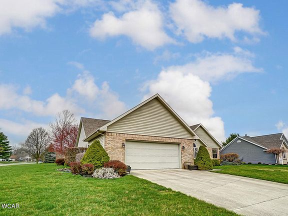 3rd image of 2111 Larkspur Dr