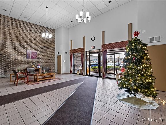 3rd image of 1460 Fairlane Dr APT 226