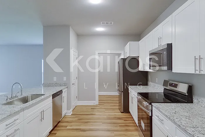 4 bed, 2.0 bath, 1950 sqft, $2,175 — Photo 4