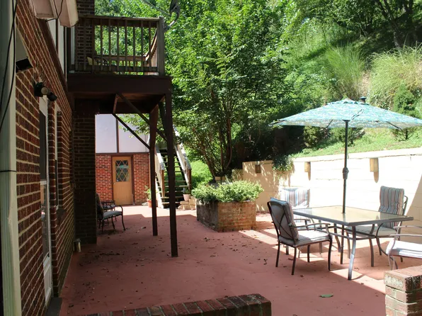 551 Main St, Clay, WV 25043