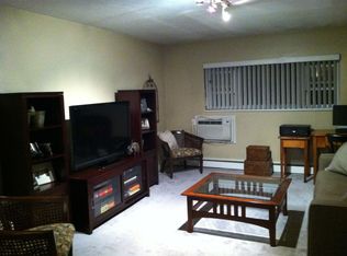 1075 Chestnut St APT 4, Newton, MA 02464