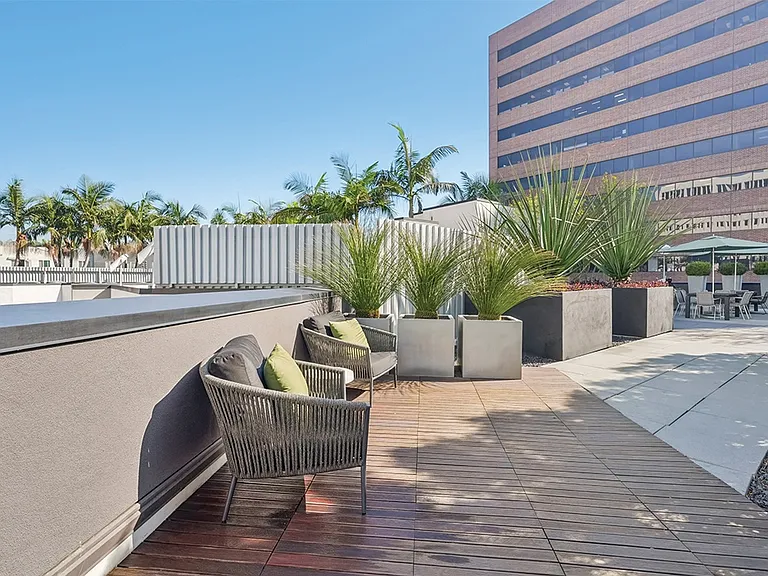 Eleven Eleven Wilshire — Photo 17
