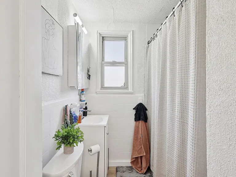 Charming 1, 2, and 3-Bedroom Townhomes in a Quiet Pittsburgh Neighborhood — Photo 81