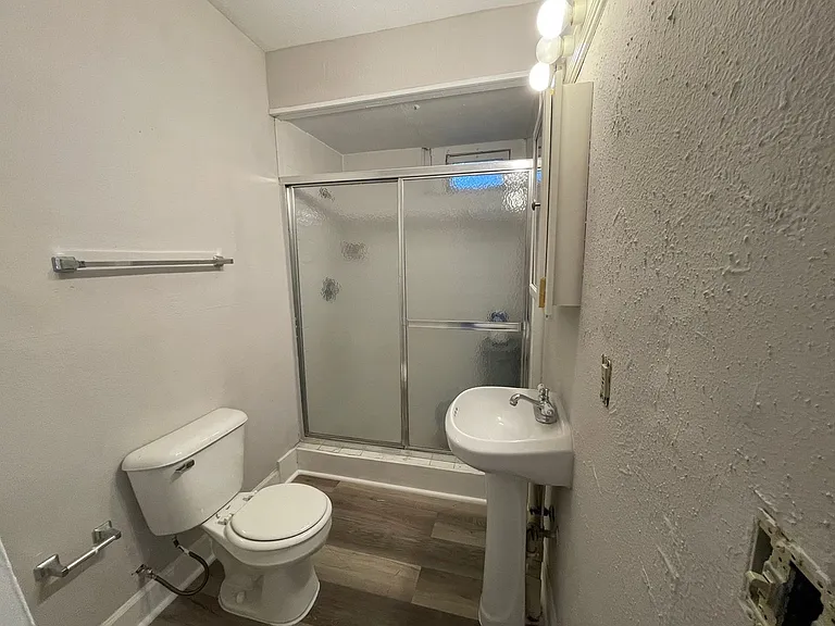 B 309 Brevard — Photo 18