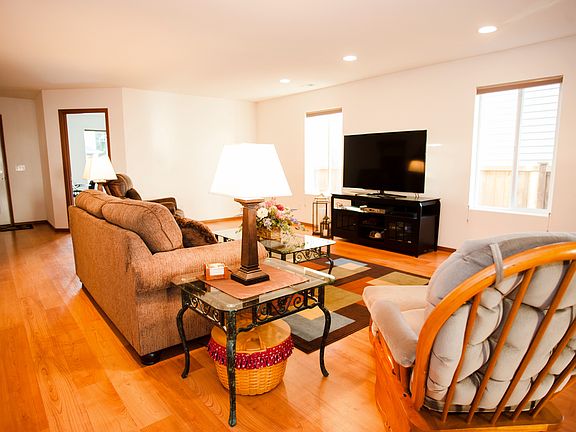 5th image of 18815 110th Avenue Ct E