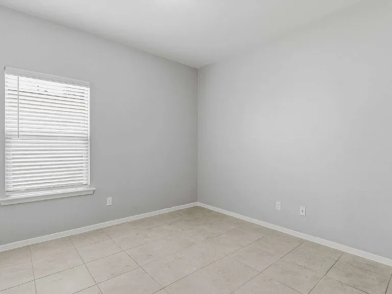 11500 Summer Dr #B — Photo 28