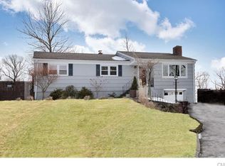 65 Ridgevale Pl, Bridgeport, CT 06610